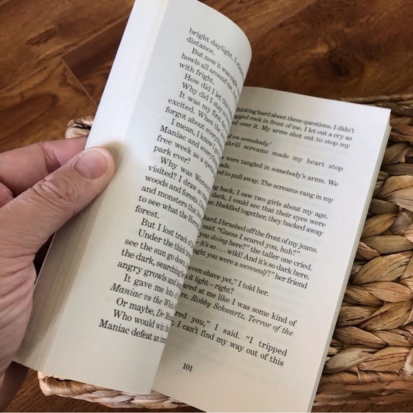 Goosebumps: Horrorland: Dr. Maniac vs. Robby Schwartz by: R.L. Stine, paperback - Picture 4 of 5